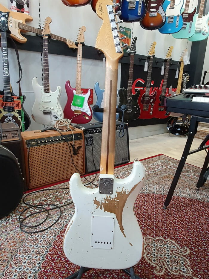 Fender Custom Shop Stratocaster ’69 Heavy Relic Aged Vintage White - Fender